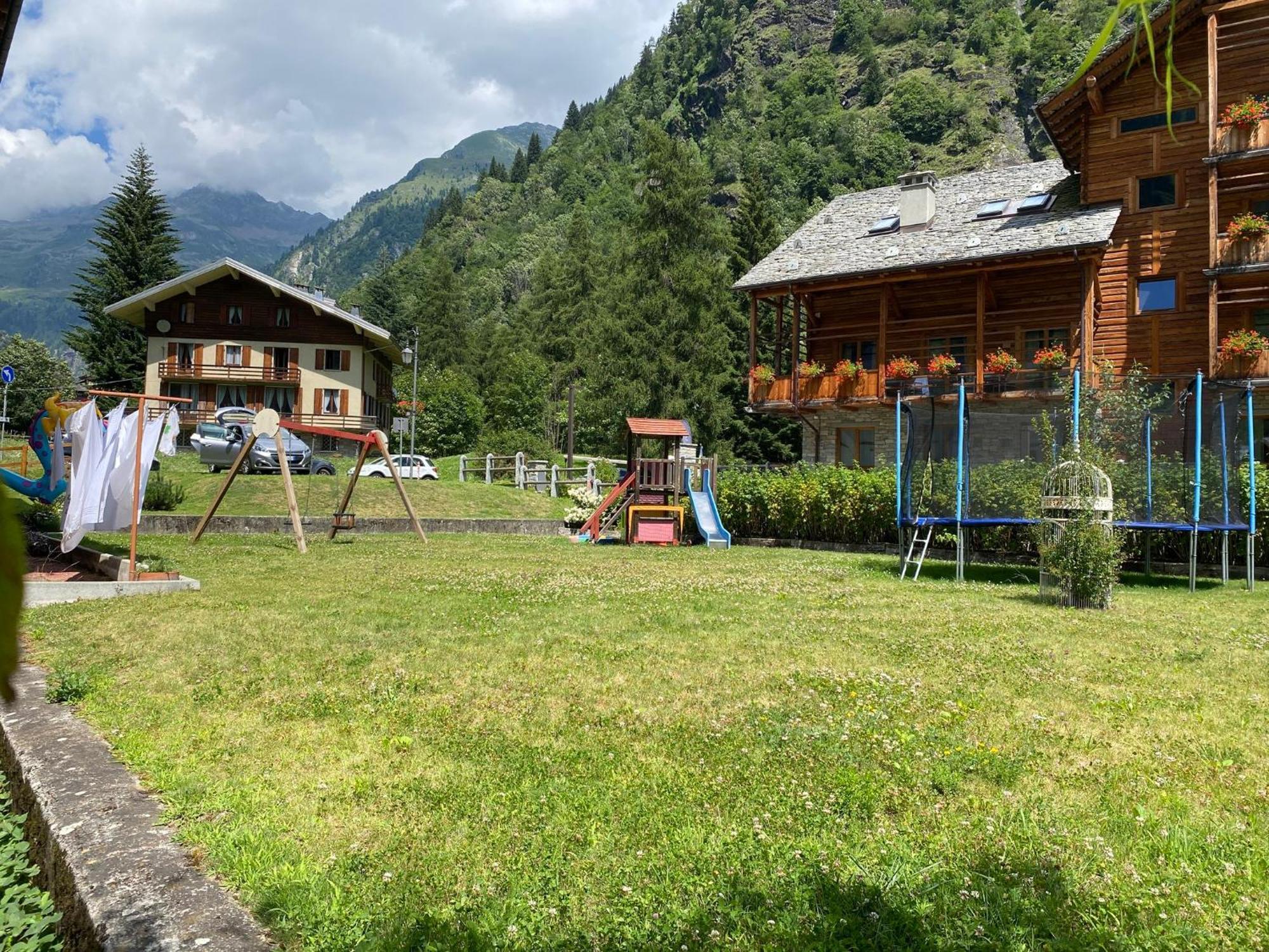 알라냐발세시아 L'Aria Di Casa B&B 외부 사진