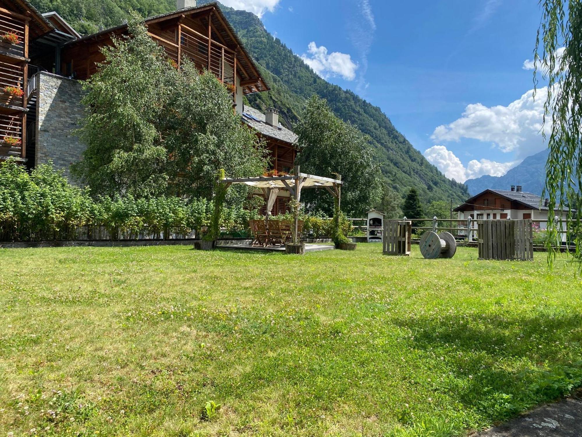 알라냐발세시아 L'Aria Di Casa B&B 외부 사진